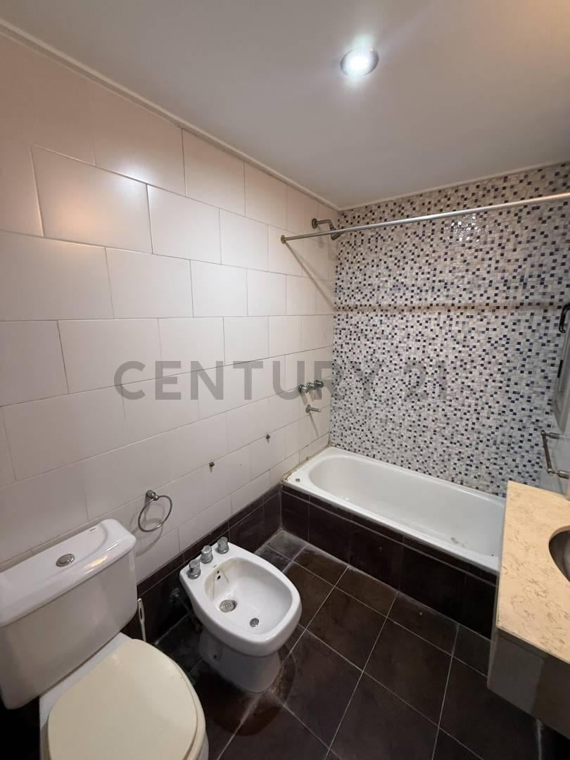 Foto de CALLE 60 E/ 9 Y 10 | VENTA DE DEPARTAMENTO 2 DORMITORIO CON COCHERA, imagen 2