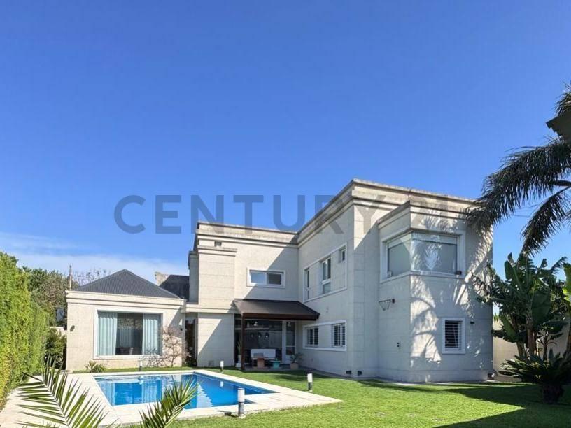 Foto de 507 e/ 11 y 12 | Casa de categoría en Gonnet con parque y pileta, imagen 2