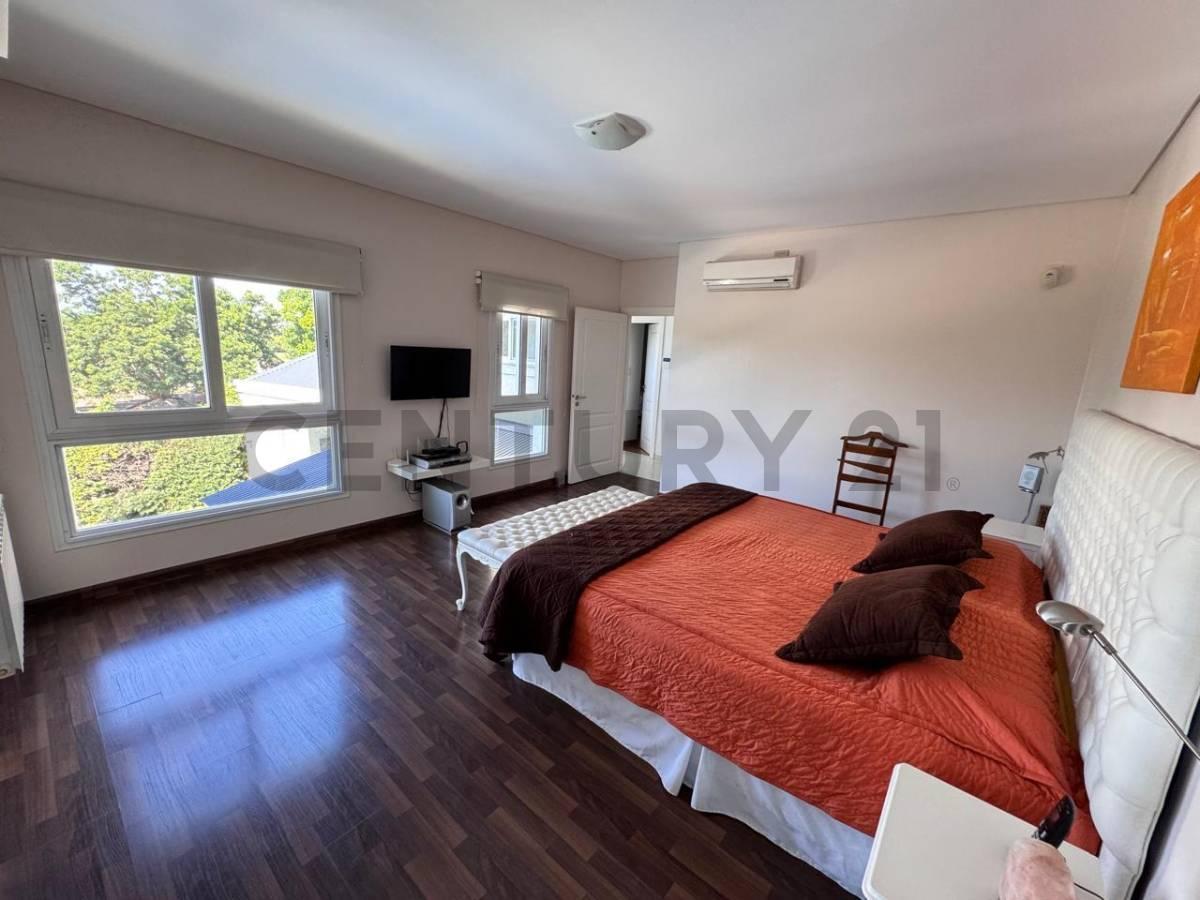 Foto de 507 e/ 11 y 12 | Casa de categoría en Gonnet con parque y pileta, imagen 1