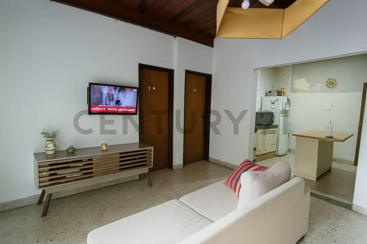Foto de 115 e/ 37 y 38- Vendemos Casa - 4 dormitorios- con parque y piscina, imagen 3