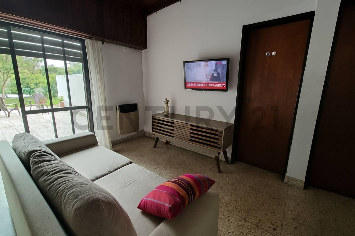 Foto de 115 e/ 37 y 38- Vendemos Casa - 4 dormitorios- con parque y piscina, imagen 2