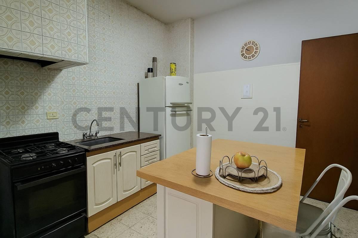 Foto de 115 e/ 37 y 38- Vendemos Casa - 4 dormitorios- con parque y piscina, imagen 5