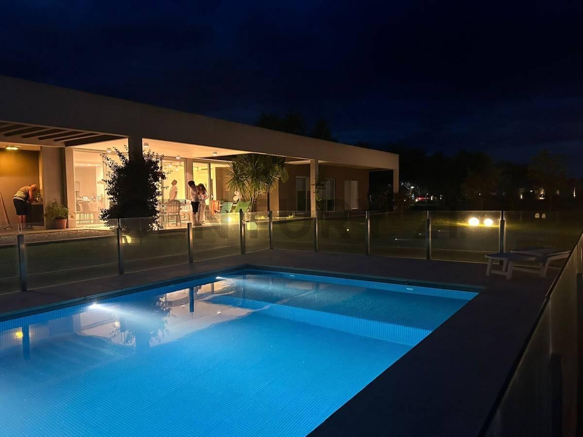 Foto de VENTA -Imponente casa en Haras del Sur II con vista al golf, imagen 3