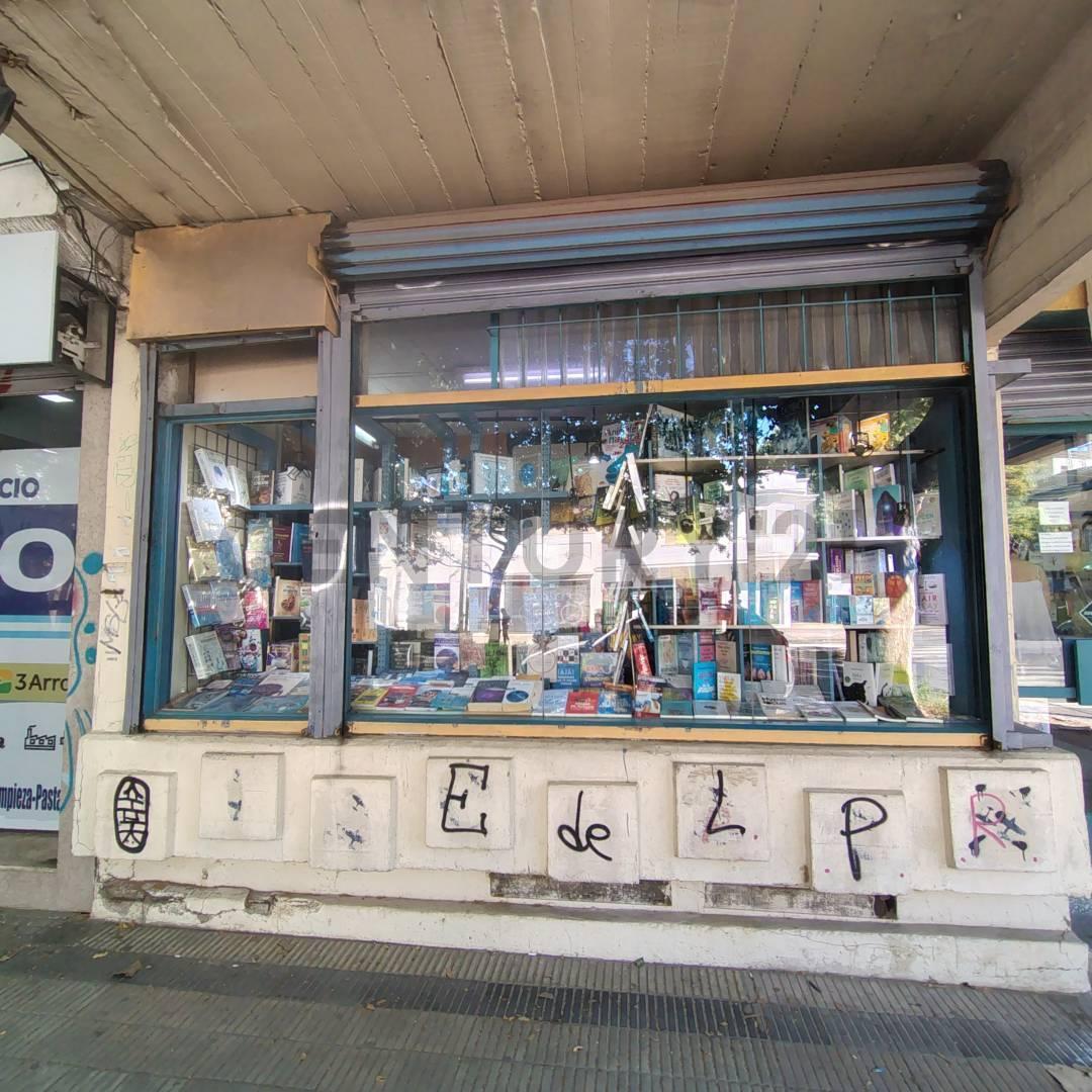 Foto de 1 Y 46 - VENTA DE LOCAL EN IMPORTANTE ESQUINA!, imagen 3