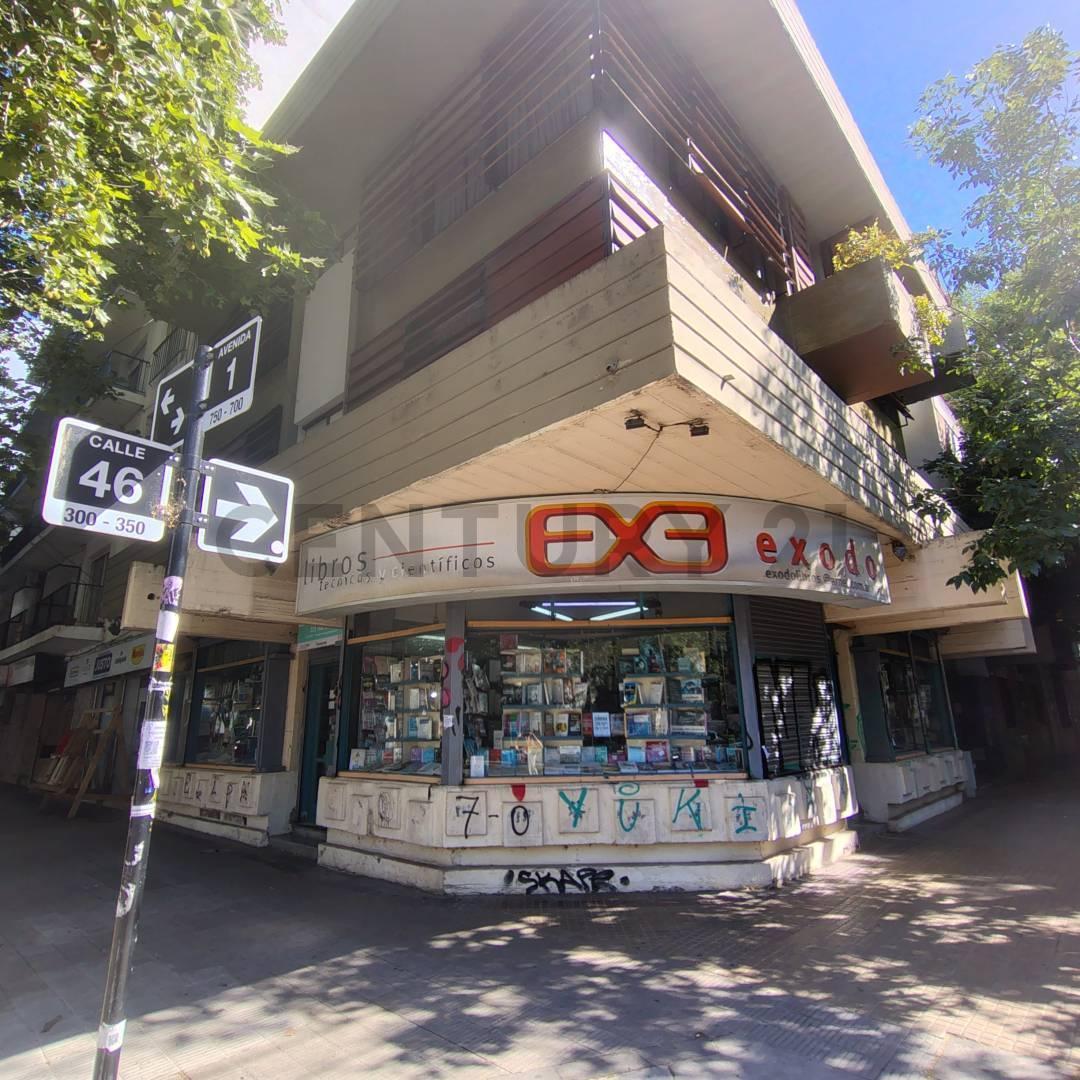 Foto de 1 Y 46 - VENTA DE LOCAL EN IMPORTANTE ESQUINA!, imagen 2