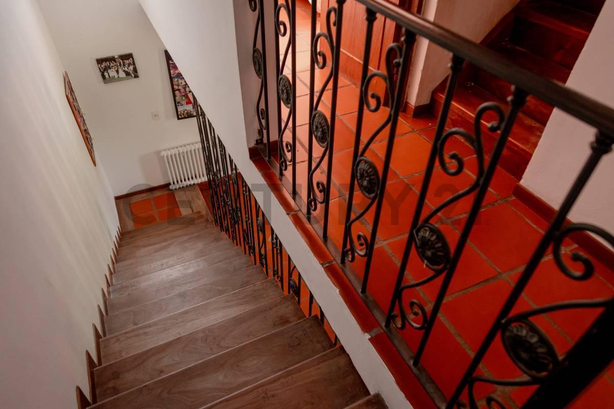 Foto de Importante Casona en Villa Elisa (7 y 48) | 3 dormitorios con cochera y, imagen 3