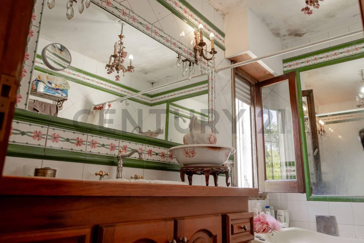 Foto de Importante Casona en Villa Elisa (7 y 48) | 3 dormitorios con cochera y, imagen 1