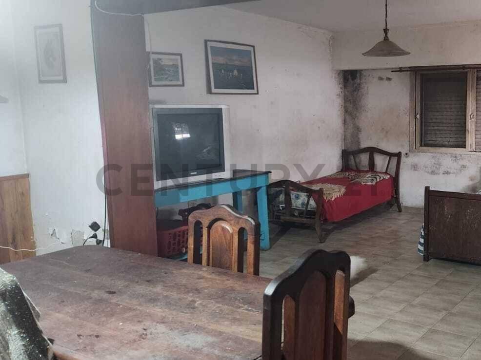Foto de VENTA DE CASA P/RECICLAR | AV. 137 e/ 530 y 531 | La Plata, imagen 4