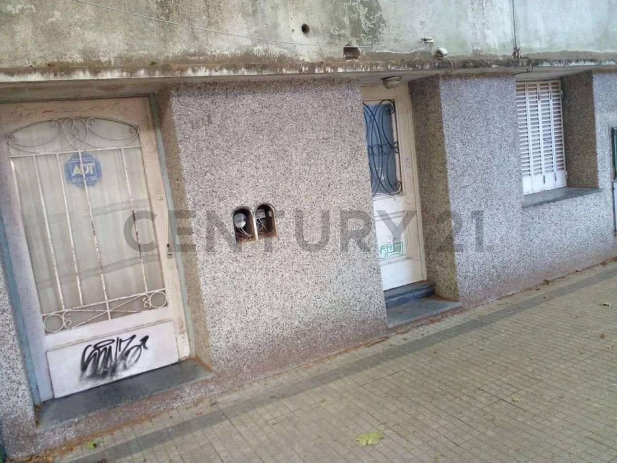 Foto de 9 entre 63 y 64 PH mas departamento en venta La Plata, imagen 1