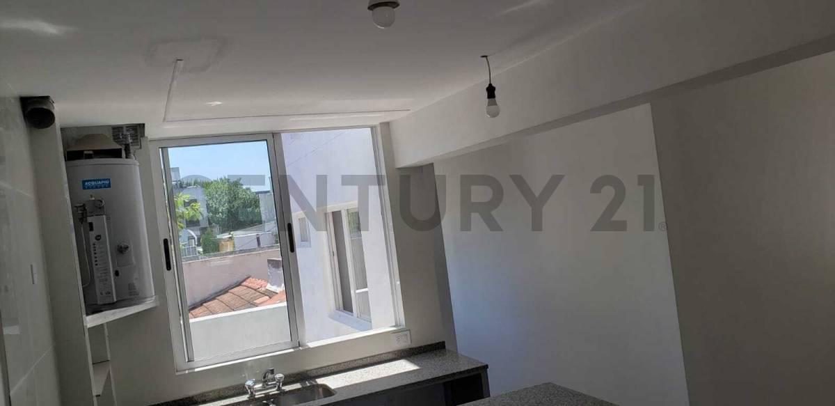 Foto de 66 Y 116 VENDEMOS - Departamento AMOBLADO 2 dormitorios - Refaccionado, imagen 2
