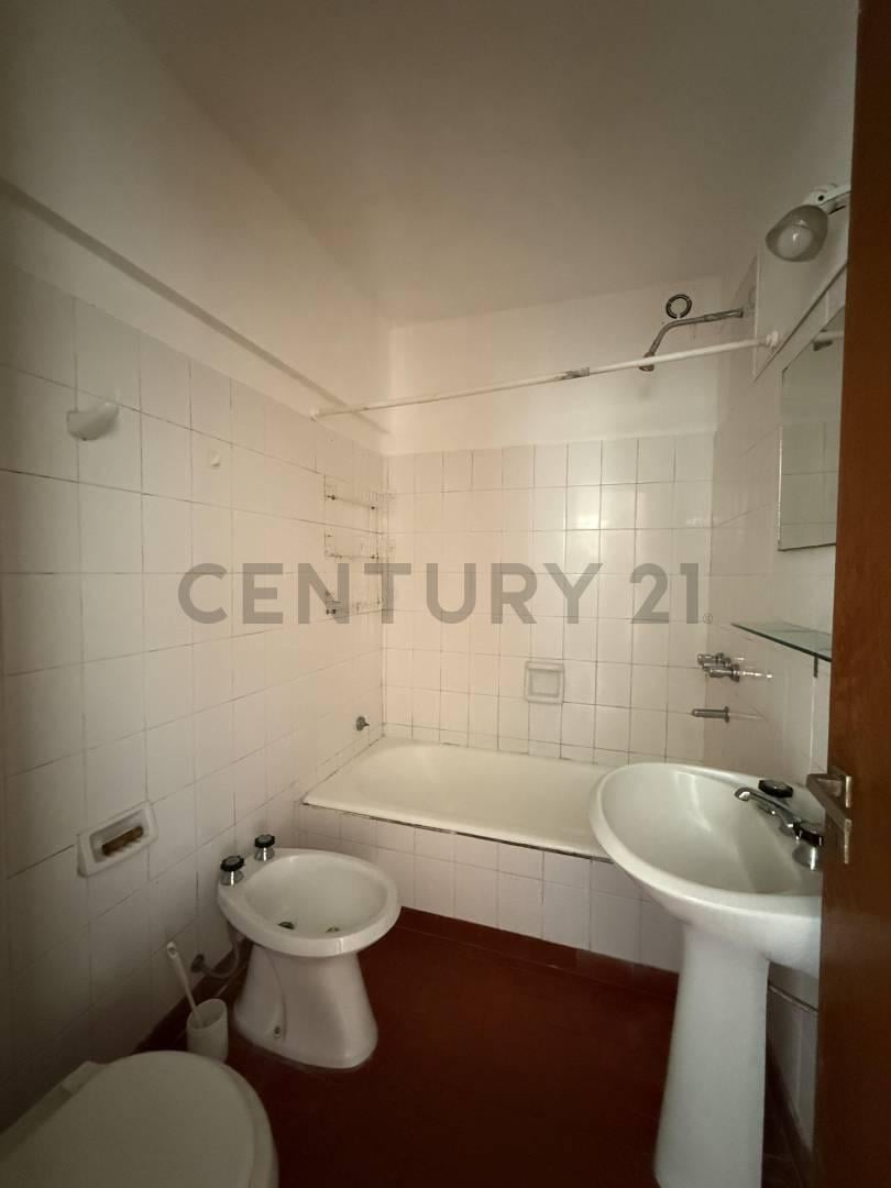 Foto de VENTA DE DEPARTAMENTO DOS DORMITORIOS - CALLE 2 E/ 49 Y 50, imagen 1