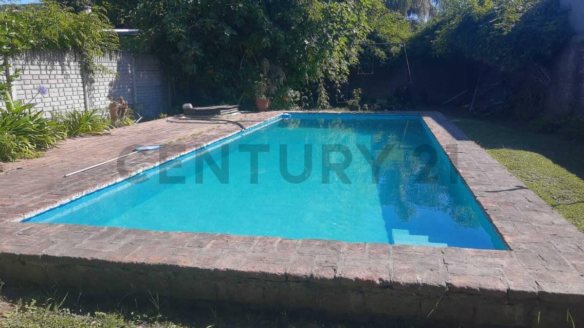 Foto de 12 entre 485 y 486 SE VENDE CASA CON 3 DORMITORIOS - QUINCHO Y PILETA, imagen 1