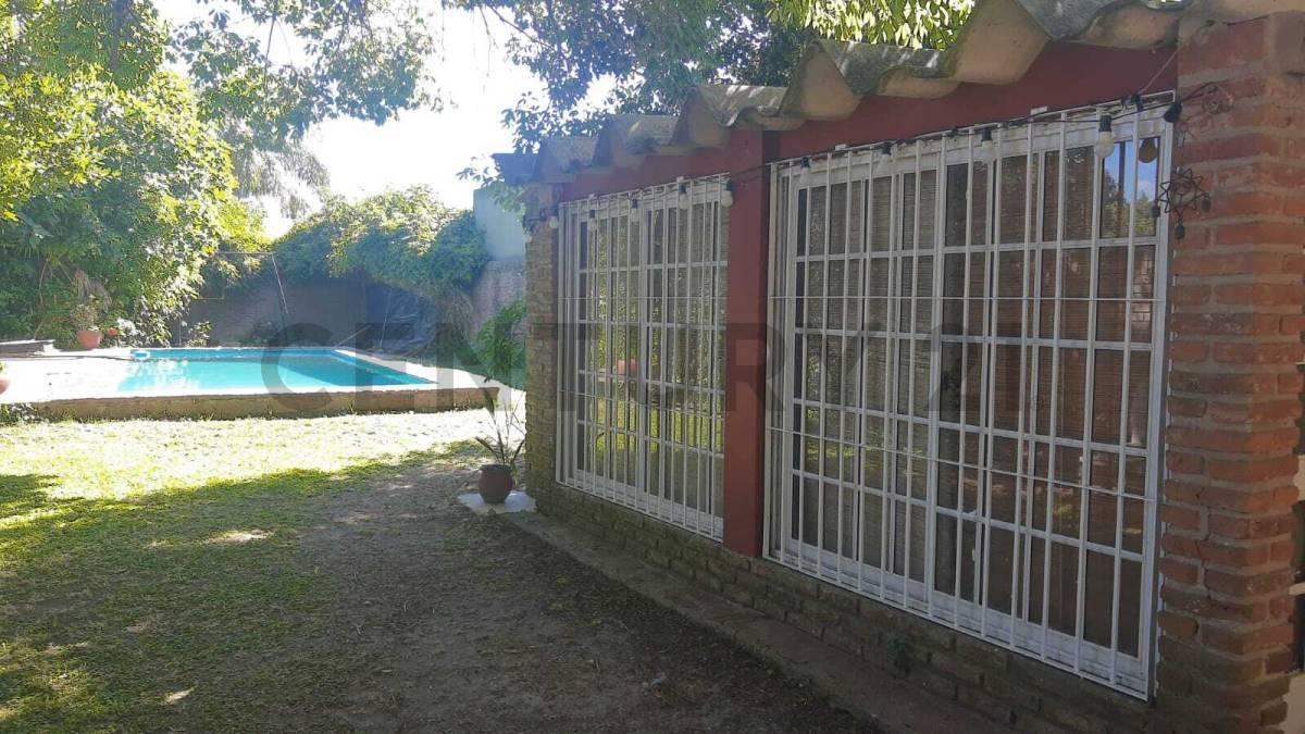 Foto de 12 entre 485 y 486 SE VENDE CASA CON 3 DORMITORIOS - QUINCHO Y PILETA, imagen 3