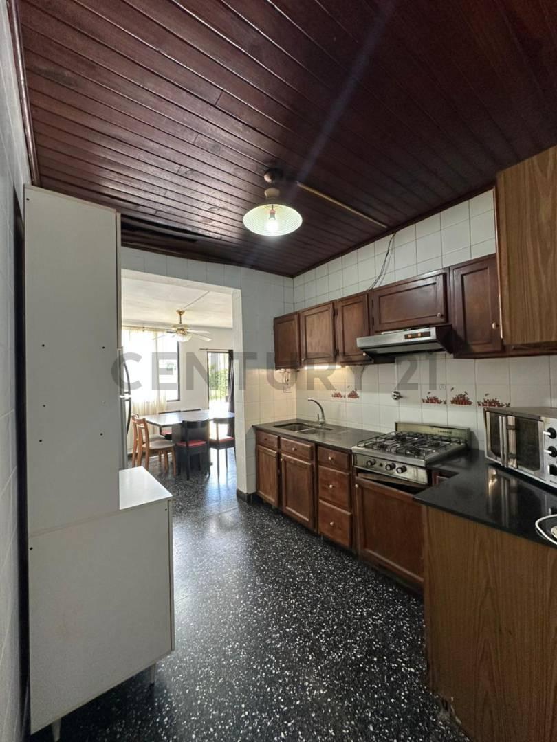 Foto de 21D E/ 423 BIS Y 424 | CASA DE 4 DORMITORIOS CON PARQUE Y PILETA, imagen 5