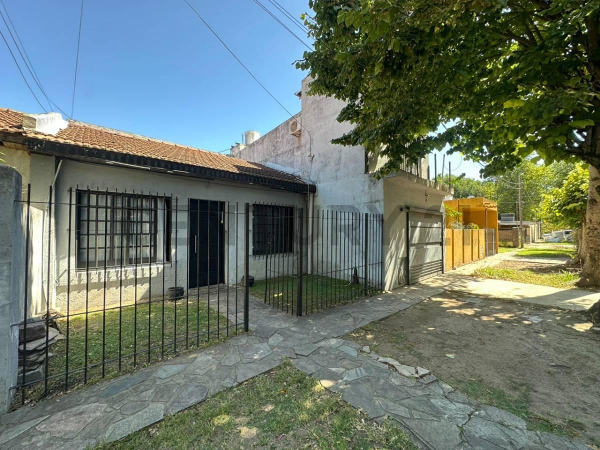 Foto de 21D E/ 423 BIS Y 424 | CASA DE 4 DORMITORIOS CON PARQUE Y PILETA, imagen 2