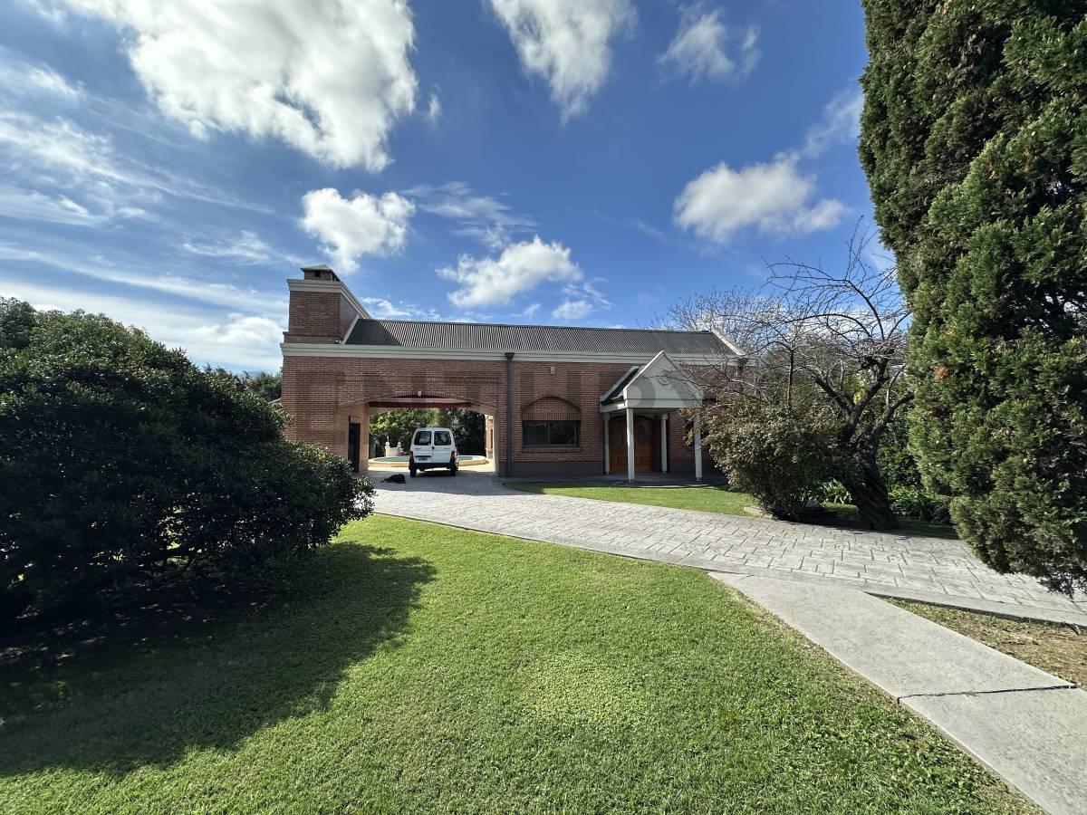 Foto de AVENIDA 143 E/ 40 Y 41 | CASA DE CATEGORIA + DEPARTAMENTO, imagen 2