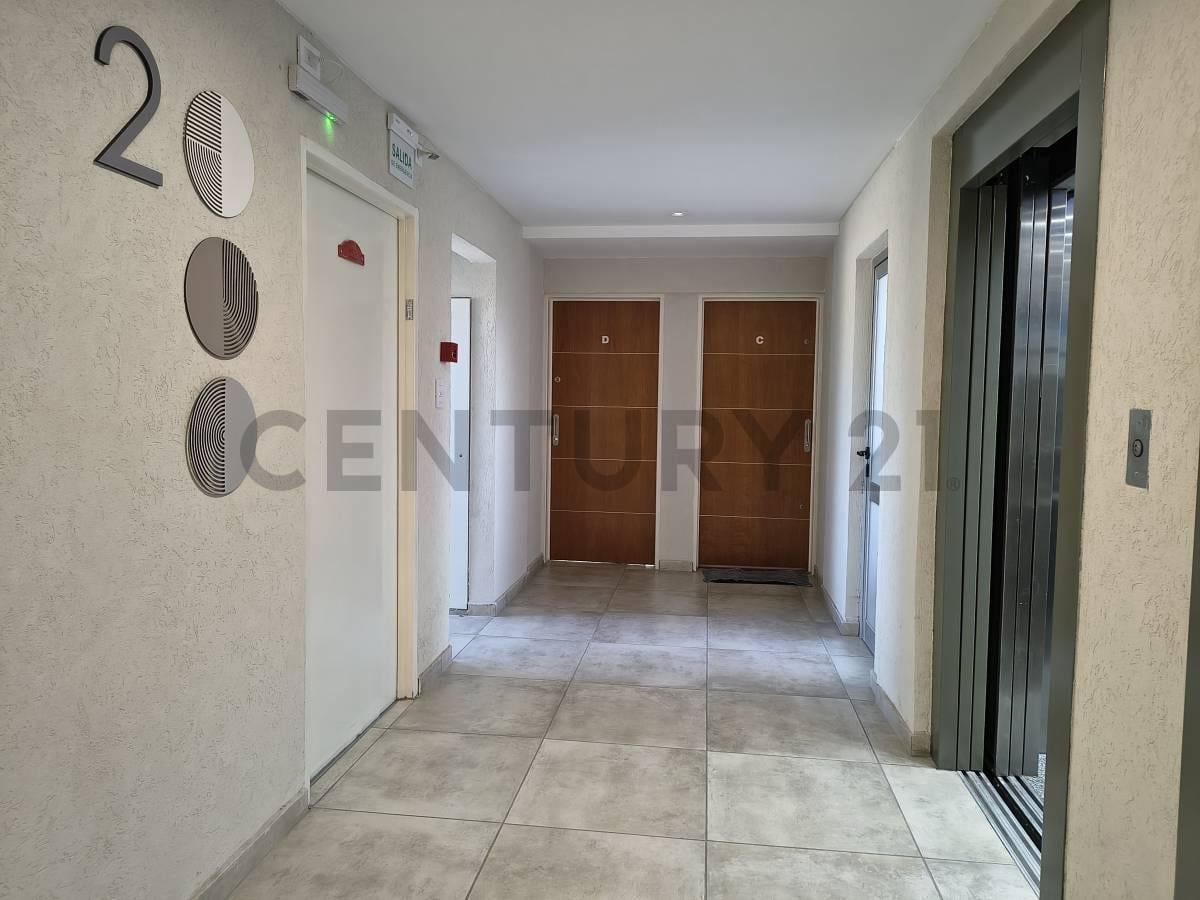 Foto de DEPARTAMENTO EN VENTA EN LA PLATA DE 1 DORMITORIO Y COCHERA A ESTRENAR, imagen 1