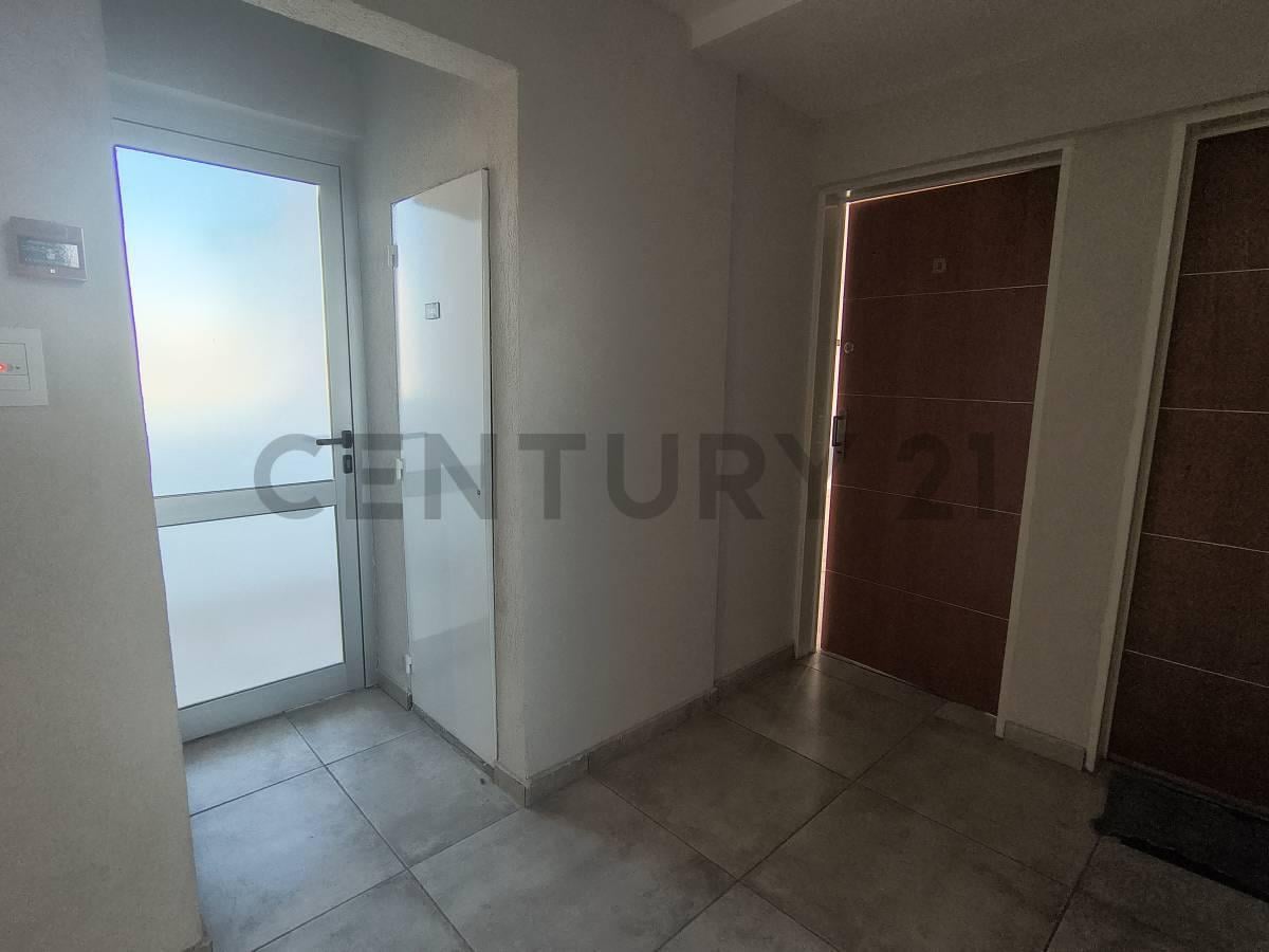 Foto de DEPARTAMENTO EN VENTA EN LA PLATA DE 1 DORMITORIO Y COCHERA A ESTRENAR, imagen 2