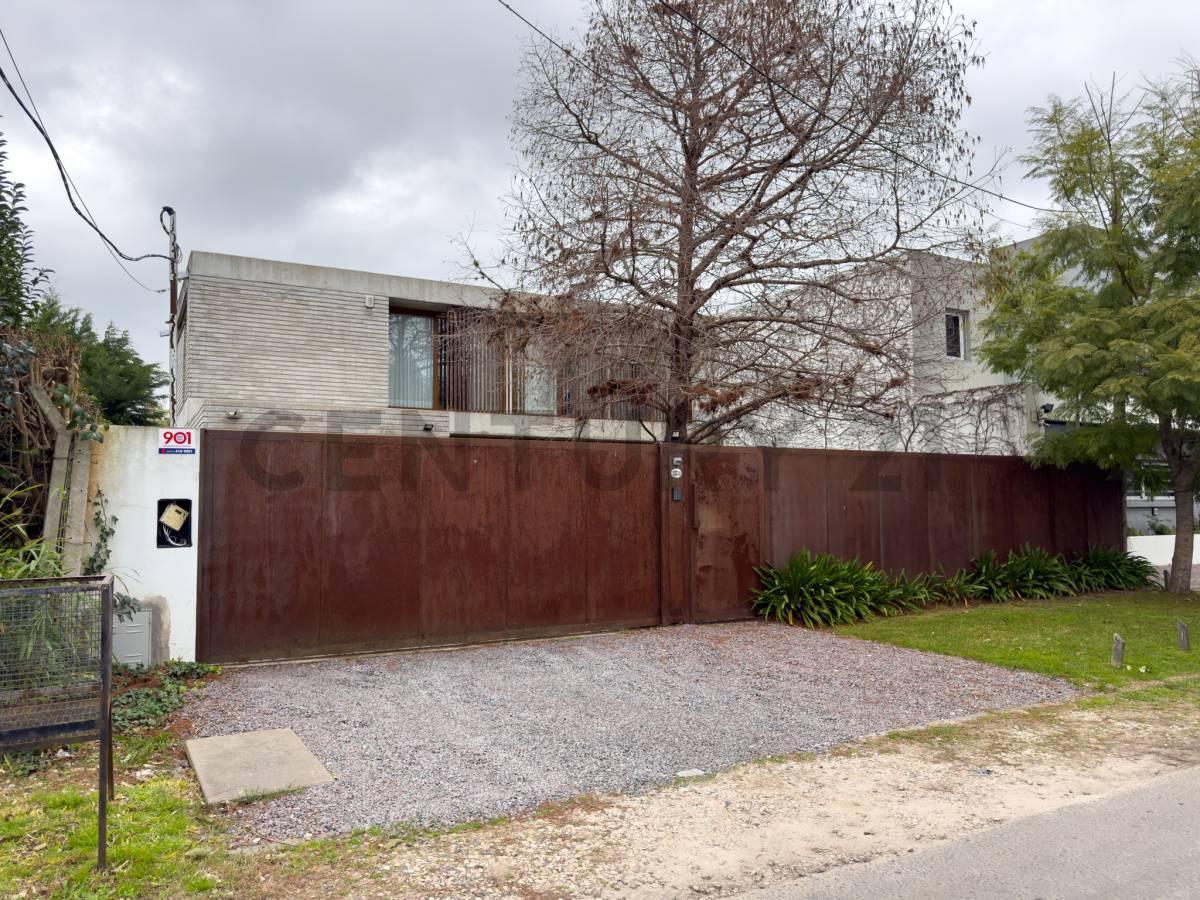 Foto de Casas en venta en Gonnet entre caminos La Plata, imagen 1