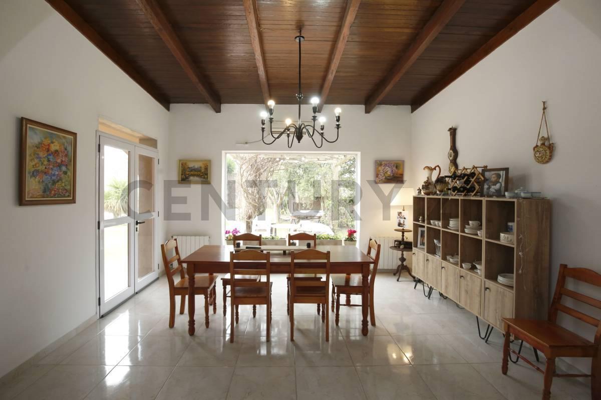 Foto de CASA EN VENTA | 4 DORMITORIOS, SÓTANO, PILETA Y PARQUE- LA PLATA, imagen 5