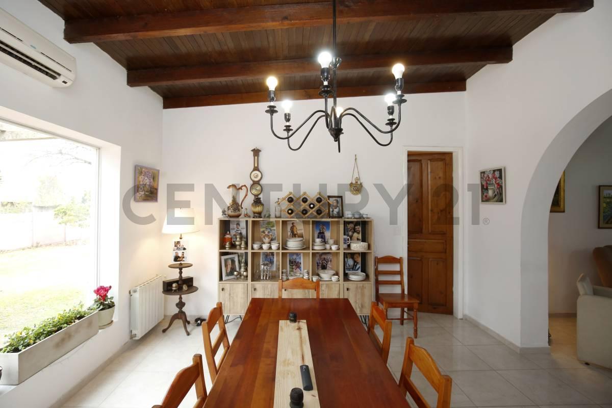 Foto de CASA EN VENTA | 4 DORMITORIOS, SÓTANO, PILETA Y PARQUE- LA PLATA, imagen 1