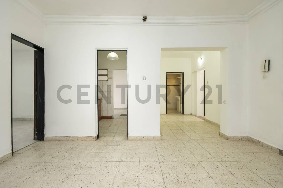 Foto de VENTA DE CASA DE 3 DORMITORIOS EN LOS HORNOS, imagen 3