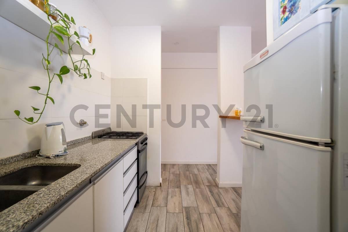 Foto de DEPARTAMENTO EN VENTA EN LA PLATA DE UN DORMITORIO con cochera y balcon, imagen 2