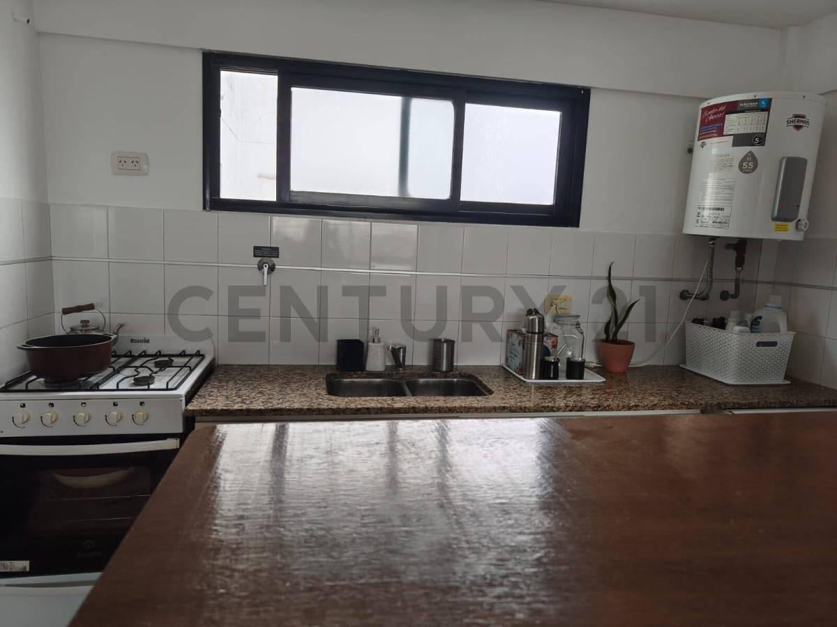 Foto de Departamento en alquiler en La Plata tipo duplex con cochera, imagen 2