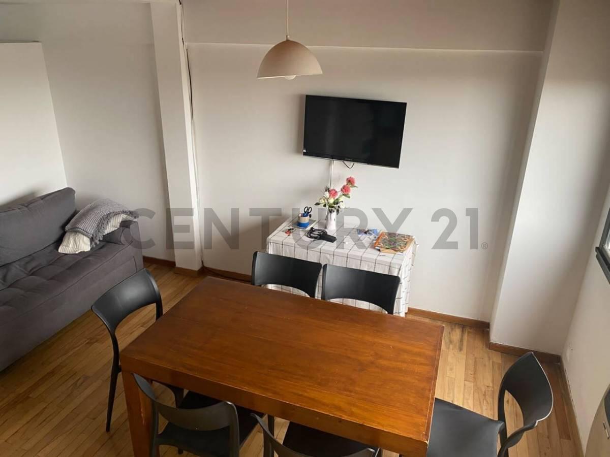 Foto de Departamento en alquiler en La Plata tipo duplex con cochera, imagen 3