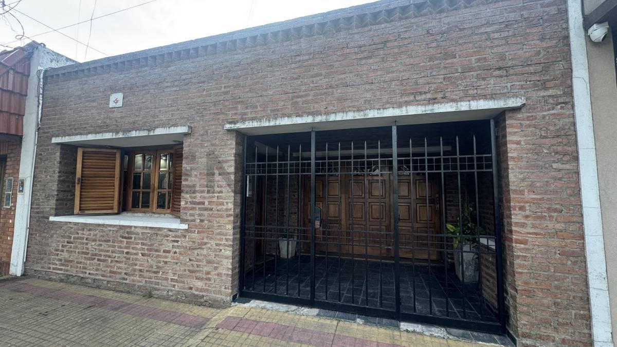 Foto de 56 entre 22 y 23 CASA 4 DORMITORIOS EN VENTA LA PLATA CON QUINCHO Y, imagen 2
