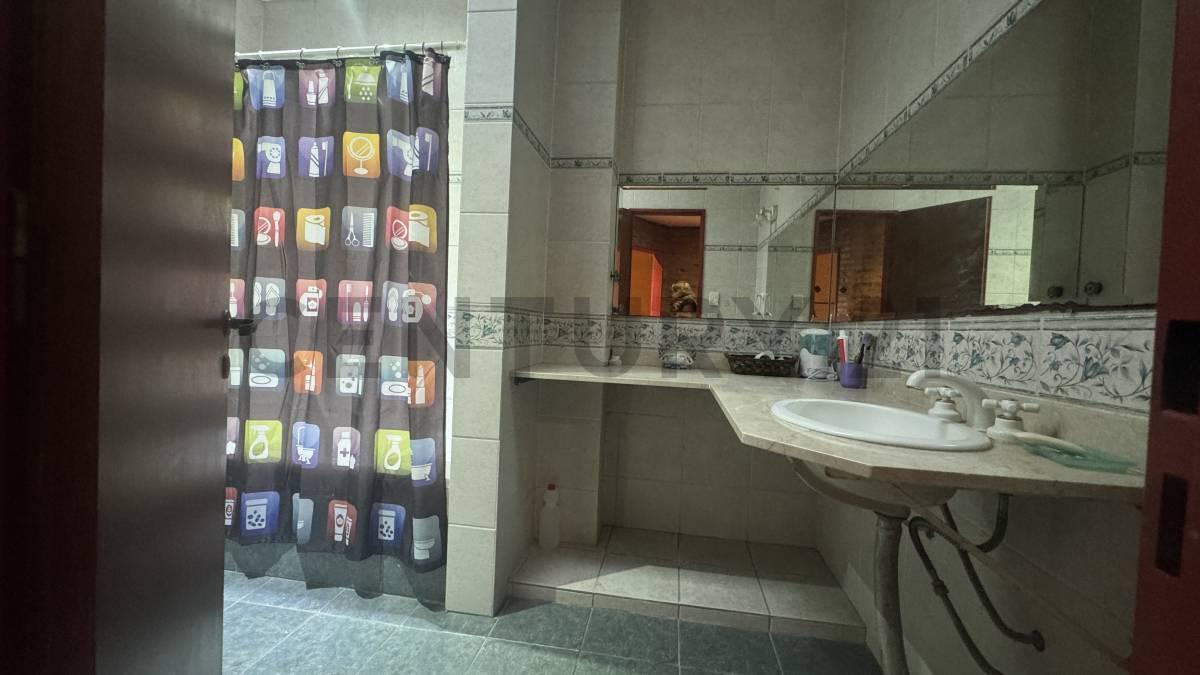Foto de 56 entre 22 y 23 CASA 4 DORMITORIOS EN VENTA LA PLATA CON QUINCHO Y, imagen 1