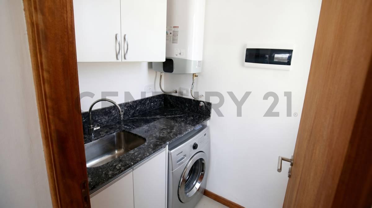 Foto de DEPARTAMENTO TIPO DUPLEX DE 3 DORMITORIOS CON COCHERA Y BALCON CON, imagen 2