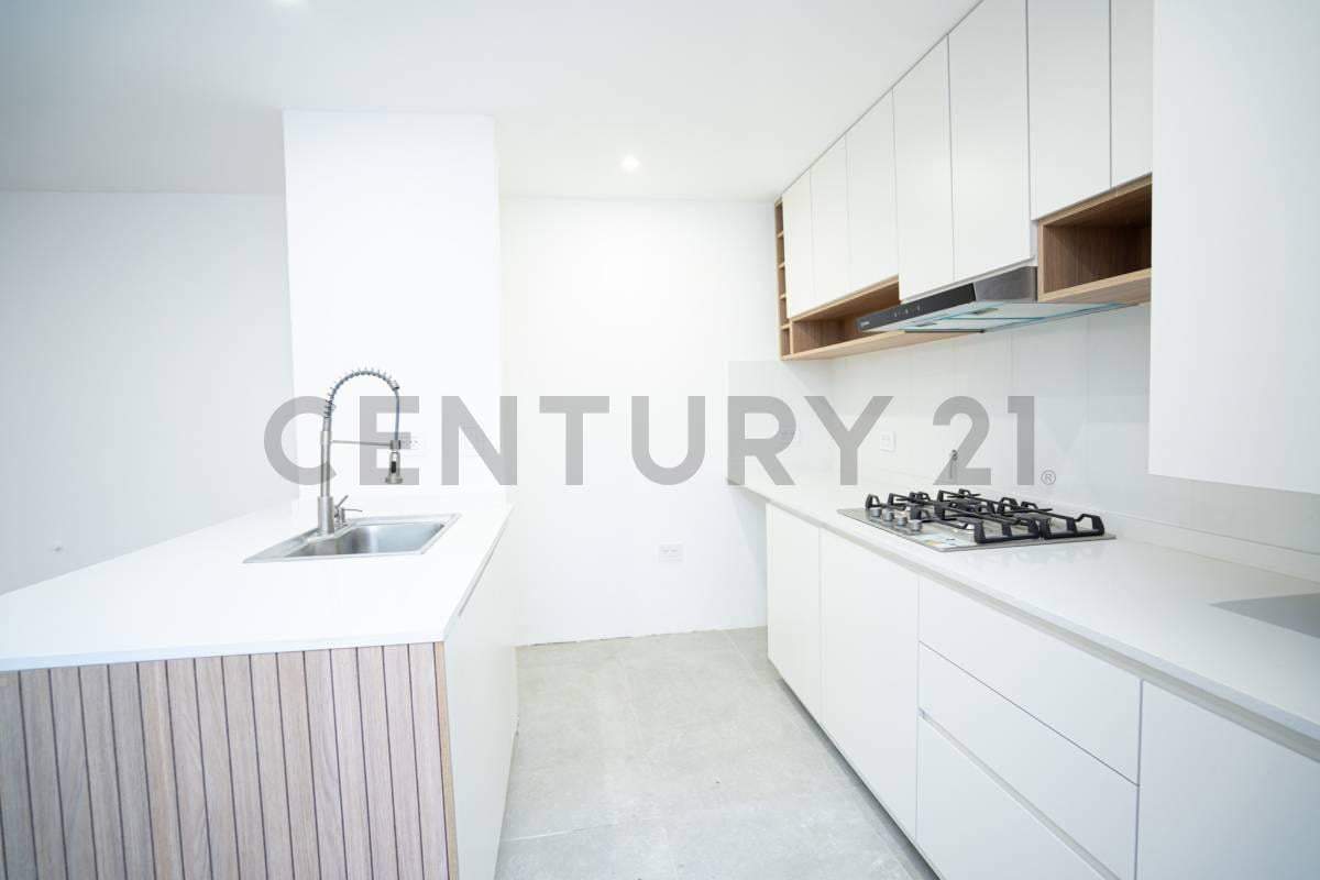 Foto de CASA EN VENTA EN LA PLATA DE DISEÑO PARQUE SAN MARTIN, imagen 2