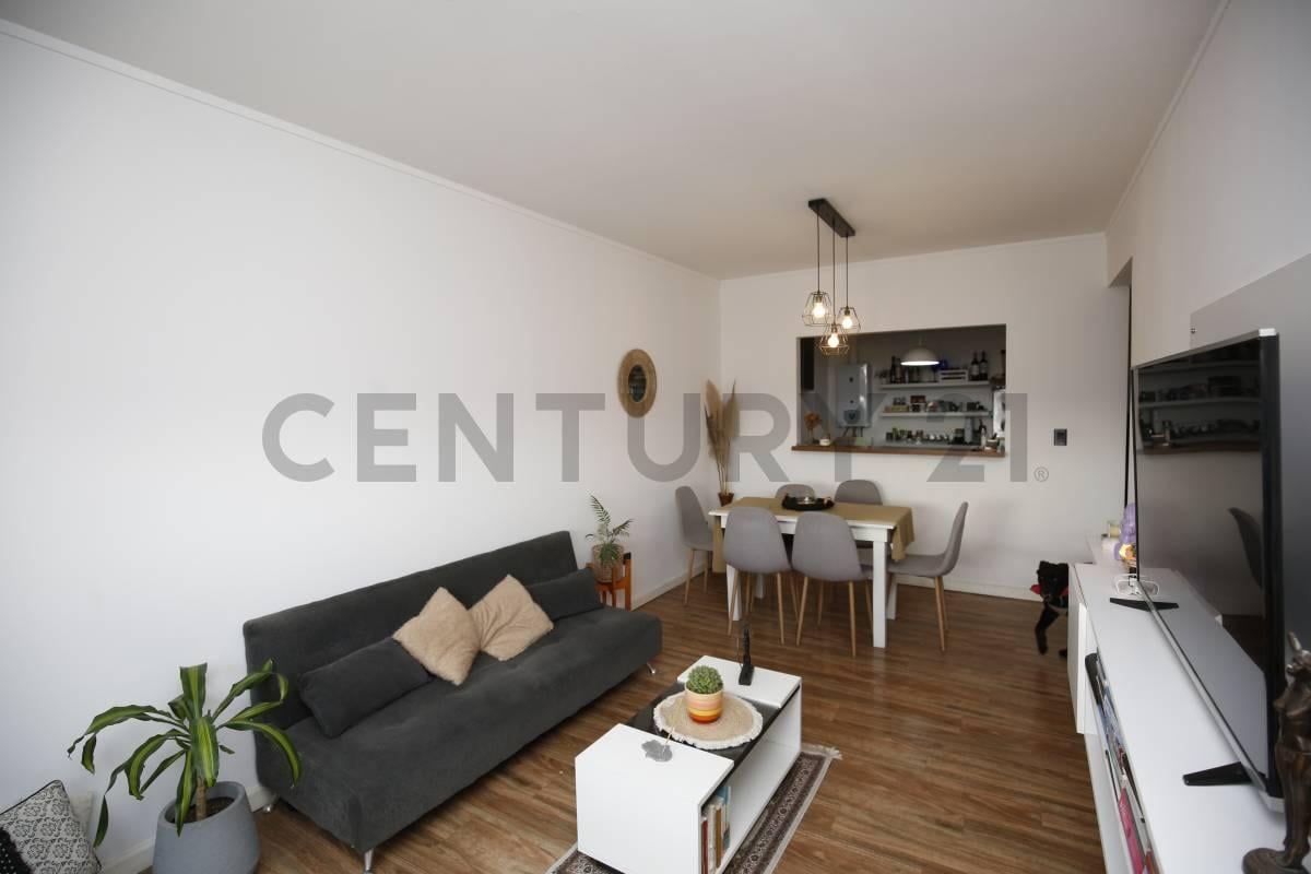 Foto de Departamento en venta en La Plata de un dormitorio con cochera, imagen 2