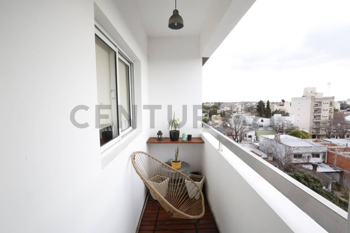 Foto de Departamento en venta en La Plata de un dormitorio con cochera, imagen 1