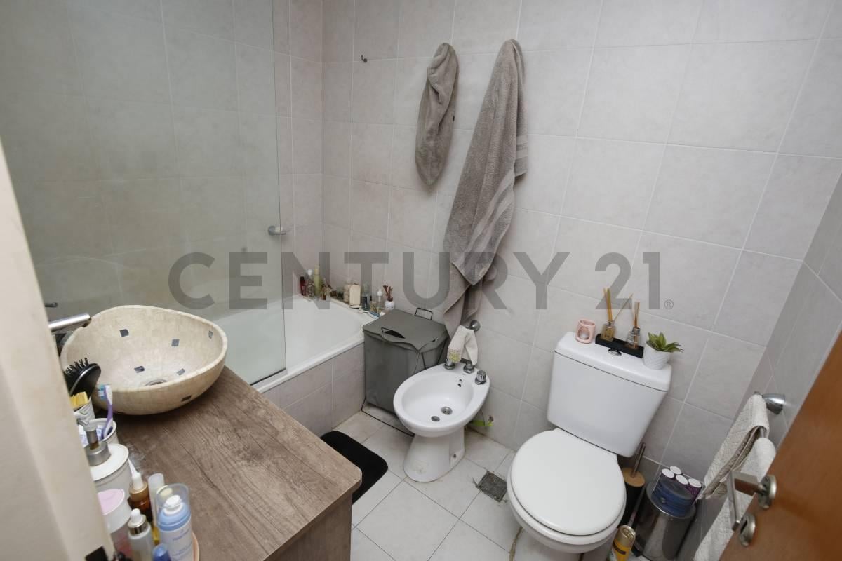 Foto de Departamento en venta en La Plata de un dormitorio con cochera, imagen 3