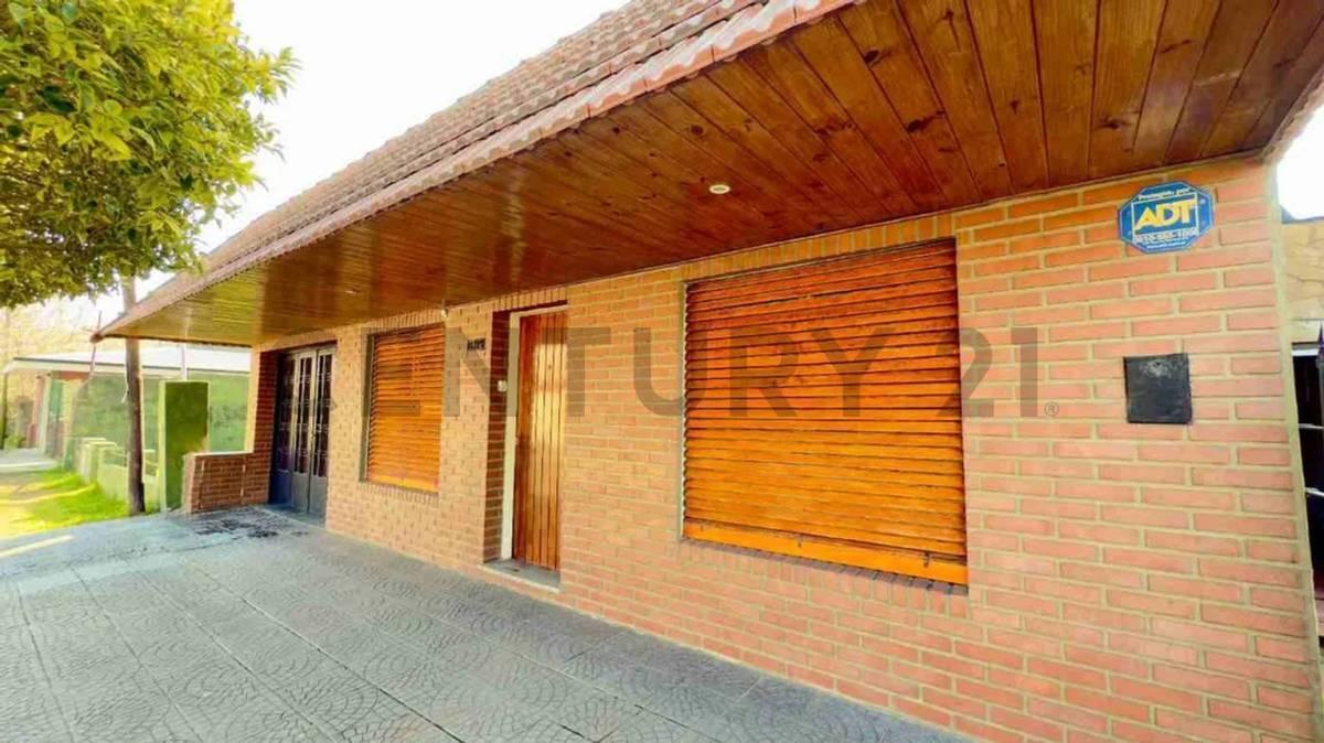 Foto de Casa en venta en La Plata de dos dormitorios con cochera y quincho, imagen 4