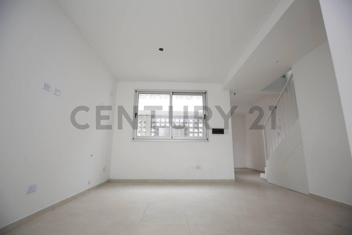 Foto de CASA DUPLEX EN VENTA EN LA PLATA A ESTRENAR DE 2 DORMITORIOS Y COCHERA, imagen 5