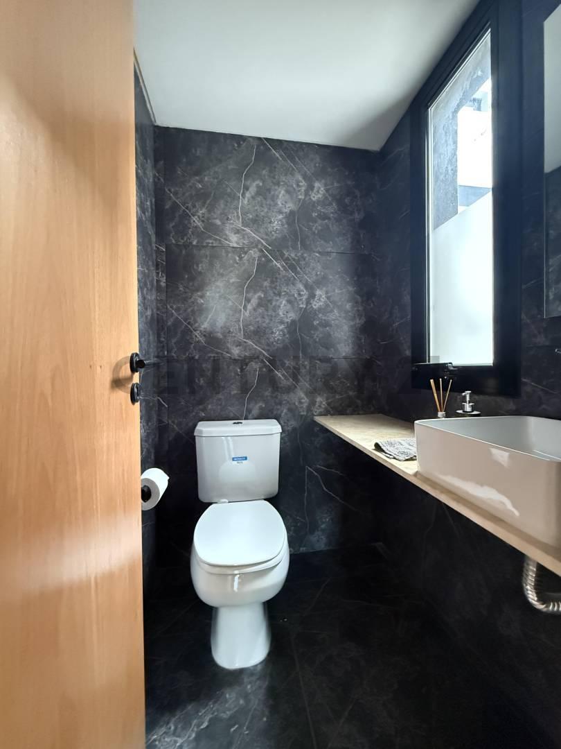 Foto de DEPARTAMENTO EN VENTA EN LA PLATA DE DOS DORMITORIOS CON COCHERA, imagen 5
