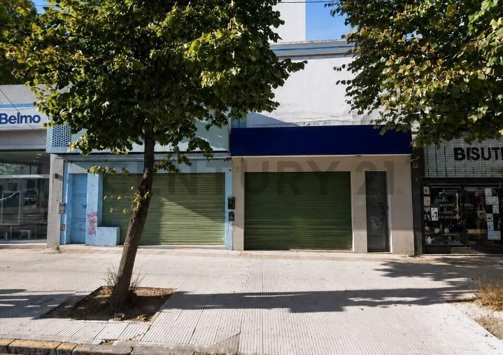 Foto de LOCAL EN VENTA EN LA PLATA SOBRE AVENIDA 7, imagen 1