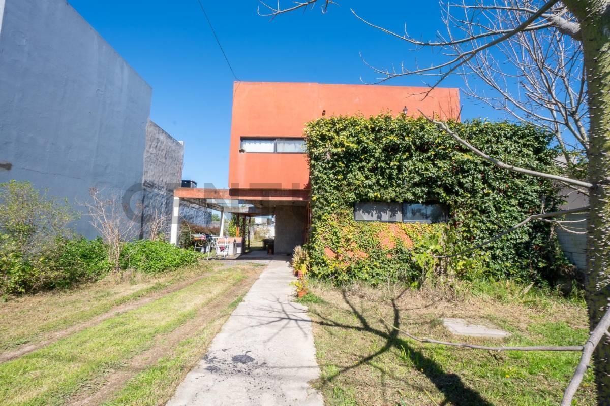 Foto de CASA EN VENTA EN GONNET CON PARQUE, imagen 2