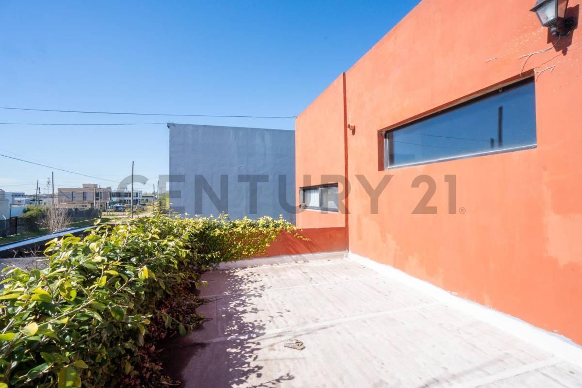 Foto de CASA EN VENTA EN GONNET CON PARQUE, imagen 1