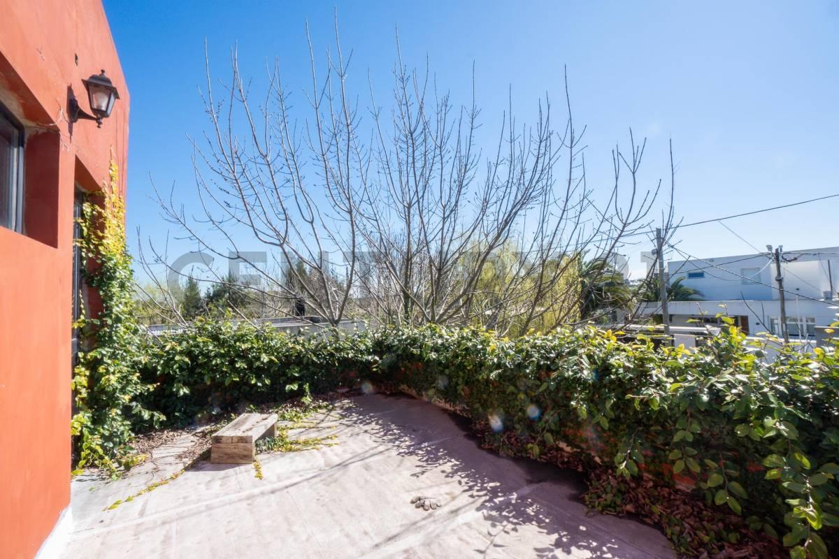 Foto de CASA EN VENTA EN GONNET CON PARQUE, imagen 5