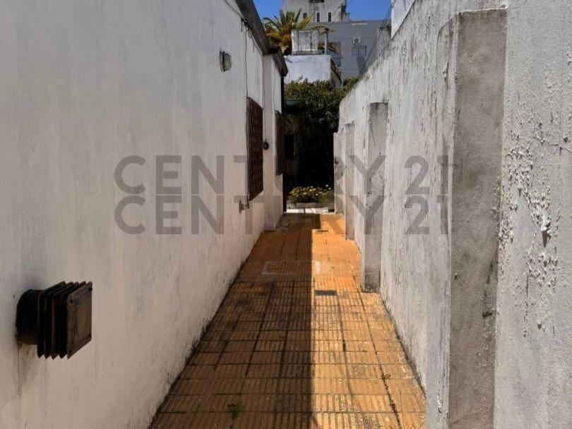 Foto de CALLE 68 E/ 17 Y 18 | CASA A RECICLAR 247 MTS2 DE LOTE A METROS DE AV, imagen 1