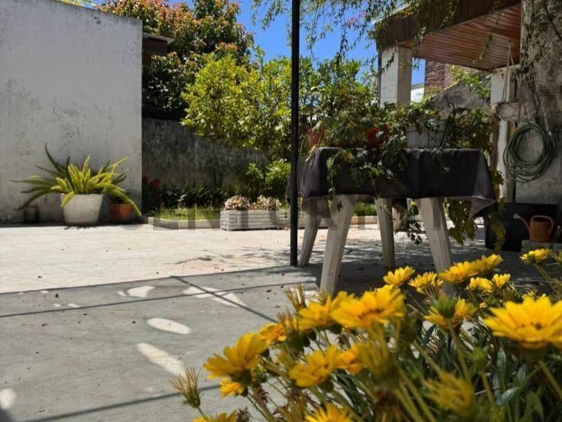 Foto de CALLE 68 E/ 17 Y 18 | CASA A RECICLAR 247 MTS2 DE LOTE A METROS DE AV, imagen 4