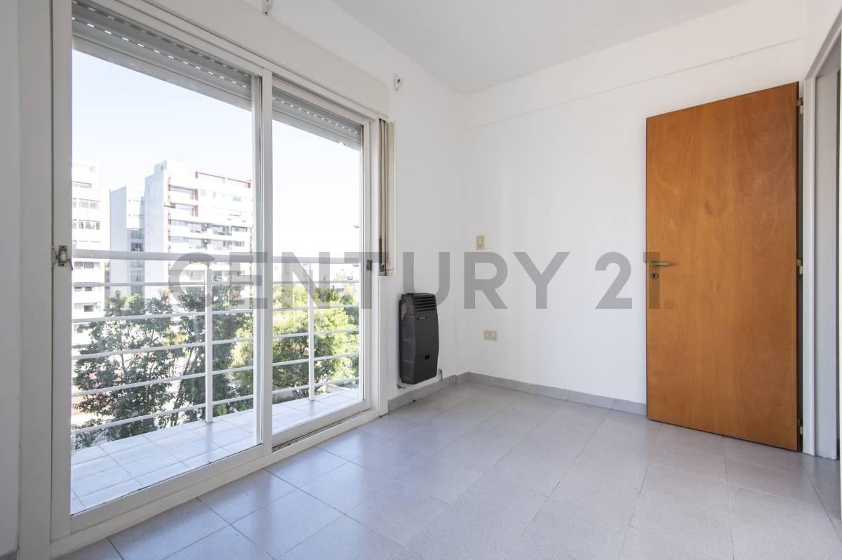 Foto de Departamento en venta en La Plata tipo monoambiente con balcon, imagen 1