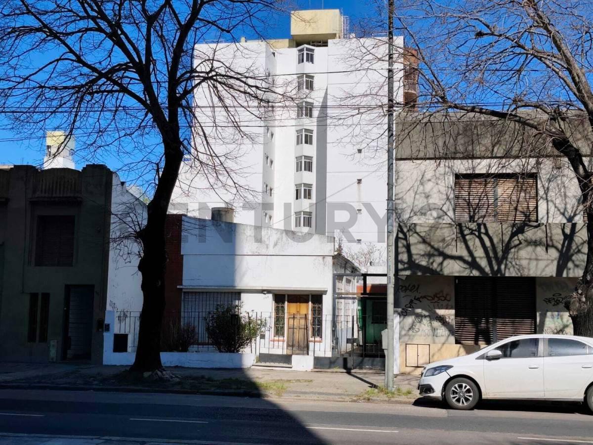 Foto de Lote en venta en La Plata para constructor sobre avenida 7, imagen 2