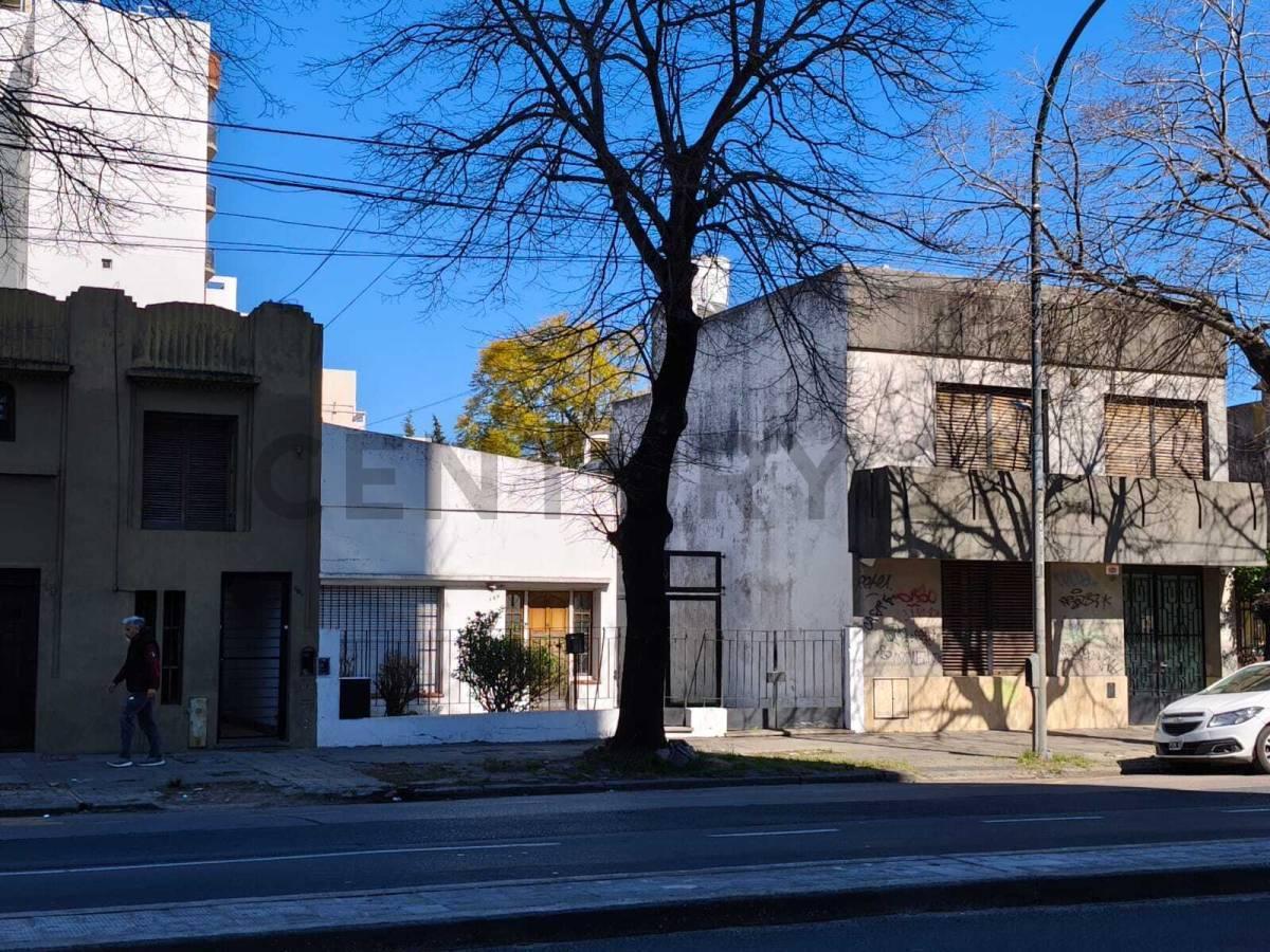 Foto de Lote en venta en La Plata para constructor sobre avenida 7, imagen 1