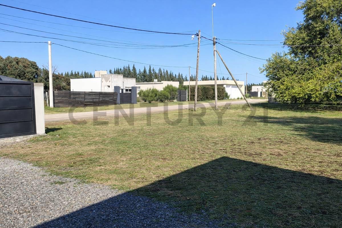 Foto de 630 y 135 | Casa a estrenar sobre amplio lote – Barrio Aires de Arana, imagen 3