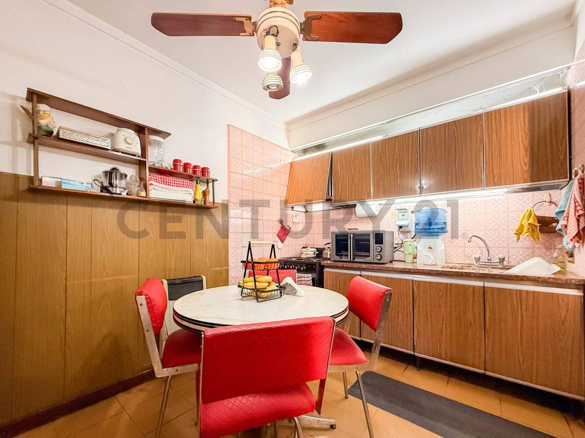 Foto de Casa en venta en La Plata de 3 dormitorios, imagen 2
